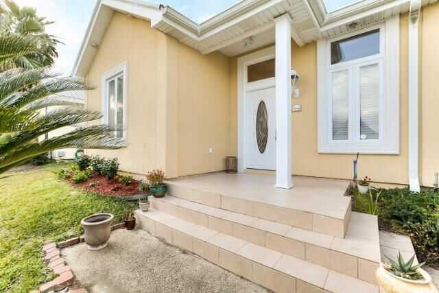 Property Photo: 1407 Royal Palm Drive A LA 70458