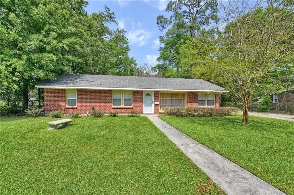 Property Photo: 836 Oak Street LA 70458