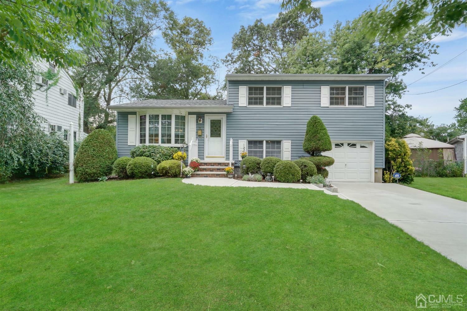 Property Photo:  4 Finley Road  NJ 08817 