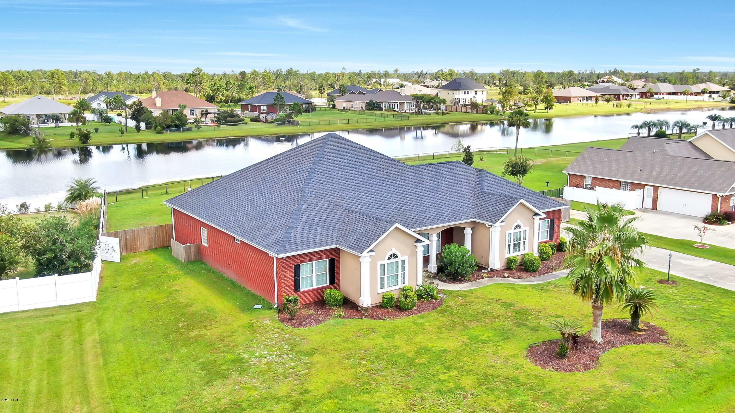 Property Photo: 7524 Nautical Court FL 32409