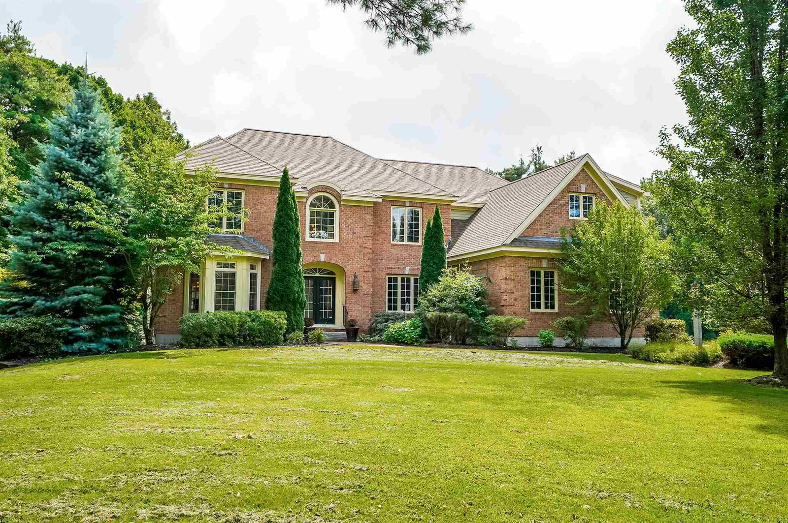 Property Photo:  15 County Road  NH 03110 