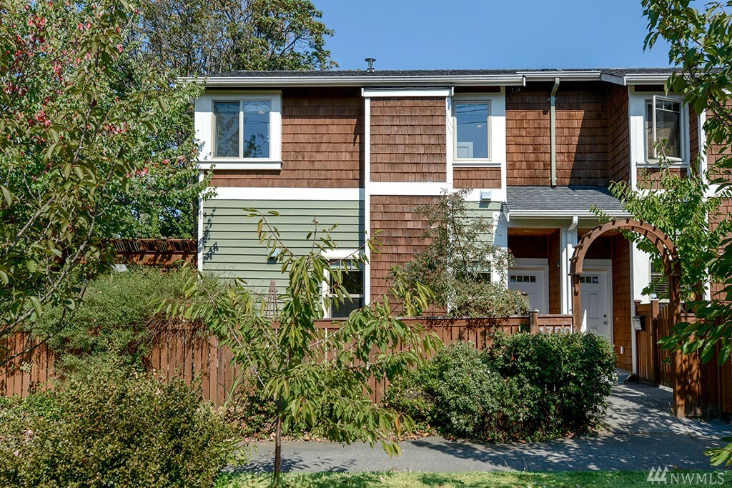 Property Photo:  1700 E Columbia St  WA 98122 