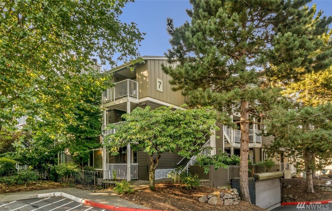 Property Photo: 300 N 130th St 7302 WA 98133