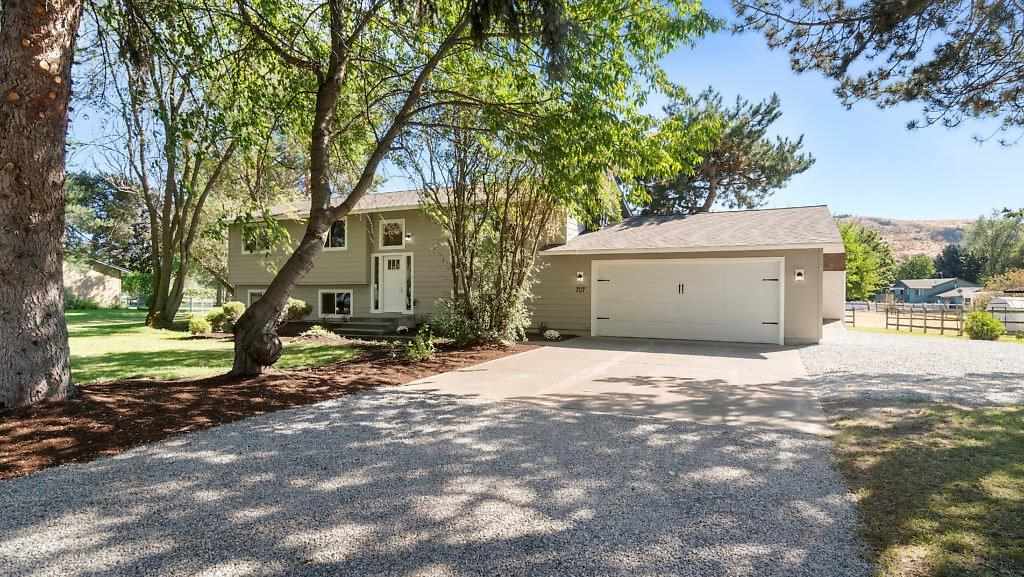 Property Photo: 707 S Glenbrook St WA 99016-9612