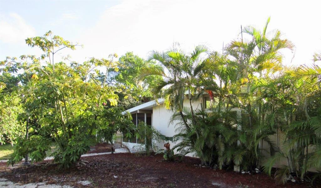 Property Photo:  1501 Dartmouth Drive  FL 34207 