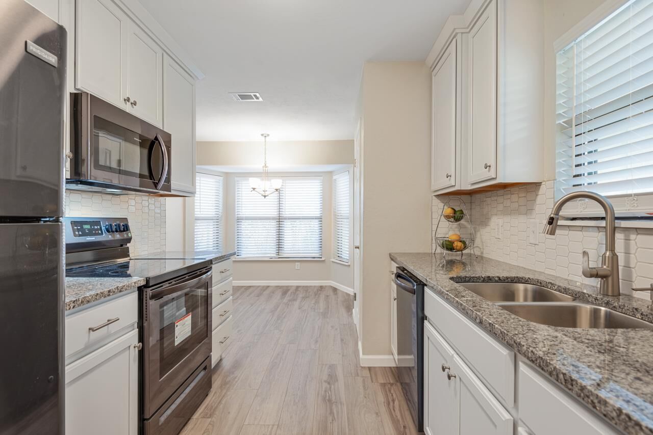 Property Photo: 1112 Cross Creek Cir FL 32301