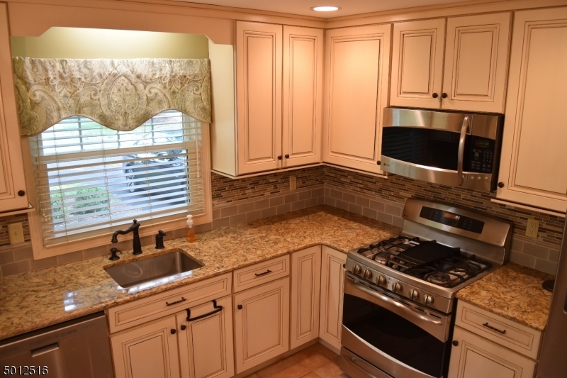 Property Photo: 266 Hedgerow Rd NJ 08807