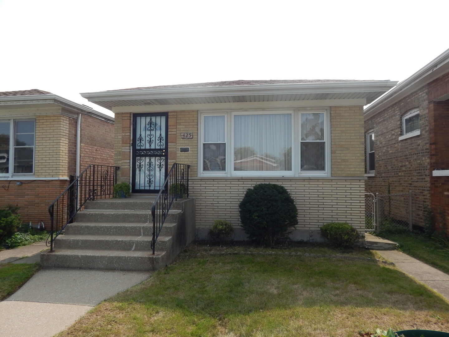 Property Photo: 425 East 88th Place IL 60619
