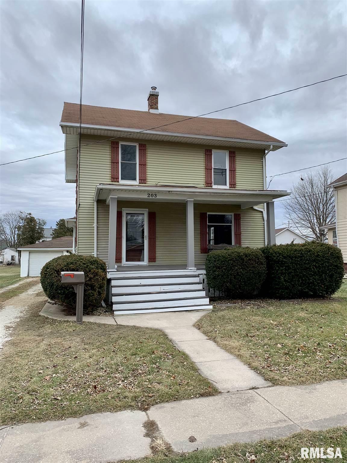Property Photo:  203 N Market  IL 61448 