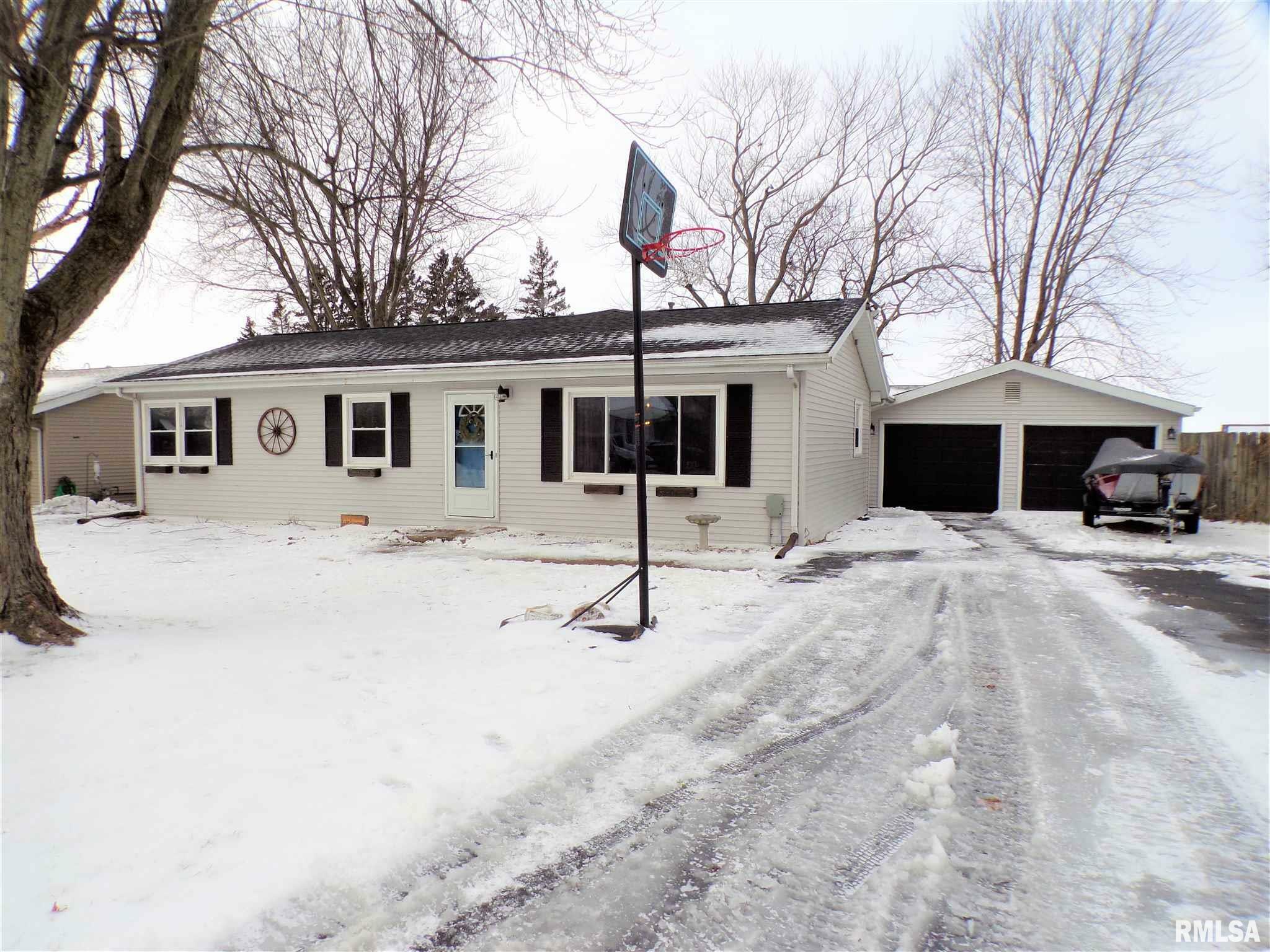 Property Photo:  124 N Johnson  IL 61467 