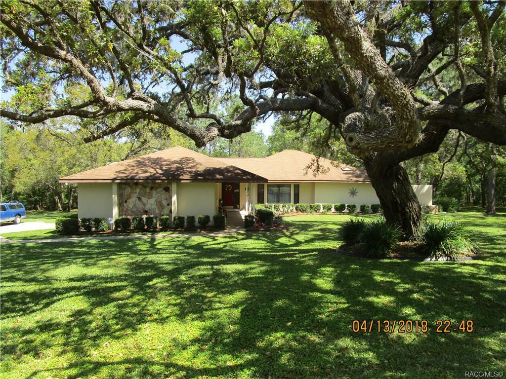 Property Photo:  807 W Massachusetts Street  FL 34442 