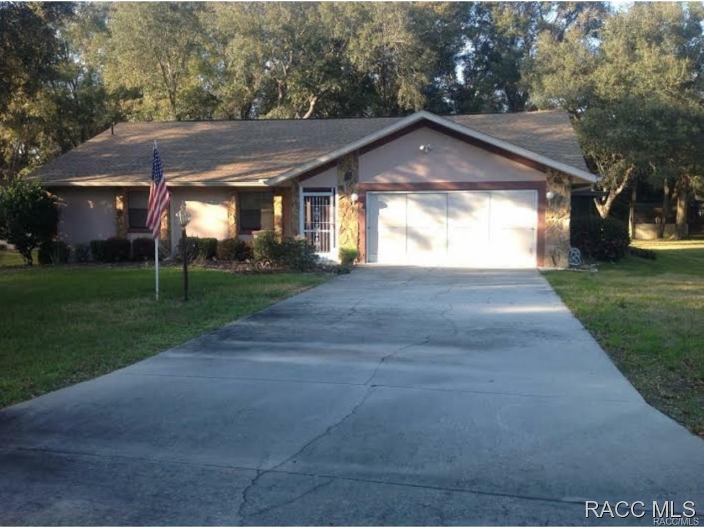 Property Photo:  1230 E Silver Thorn Loop  FL 34442 