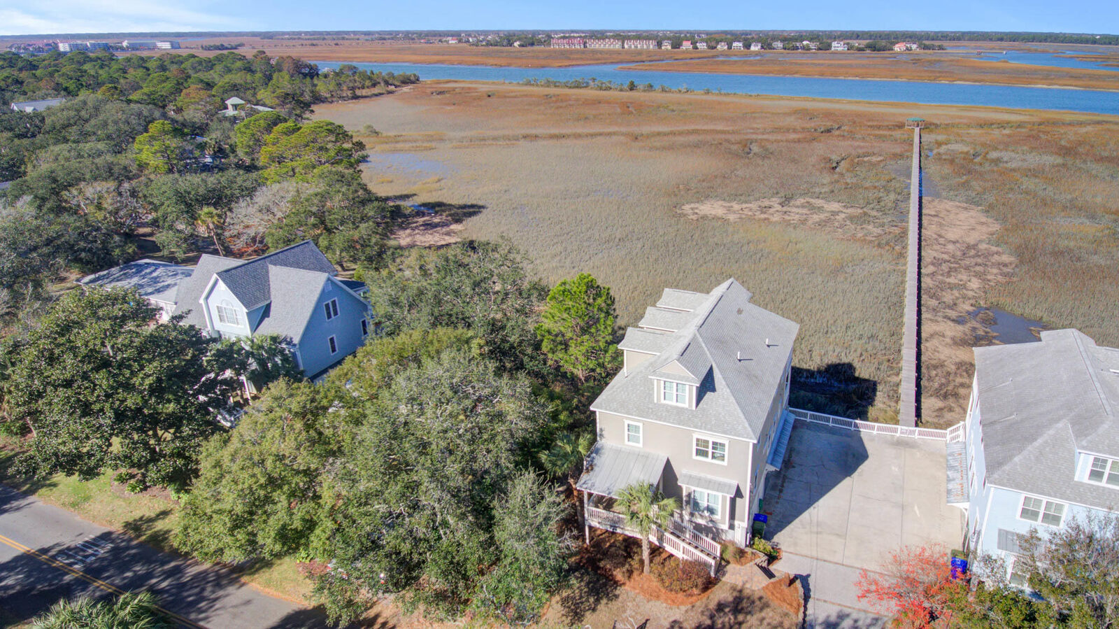 Property Photo: 616 E Erie Avenue SC 29439