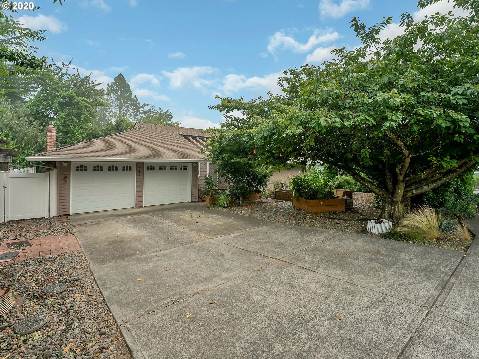 Property Photo:  2774 SW 198th Ave  OR 97003 