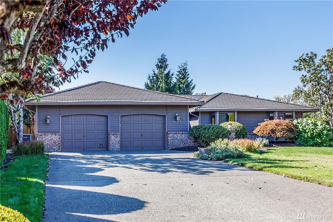 Property Photo:  13217 SE 253rd Place  WA 98042 