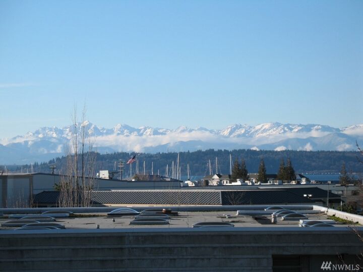 Property Photo:  217 Alder St 203  WA 98020 