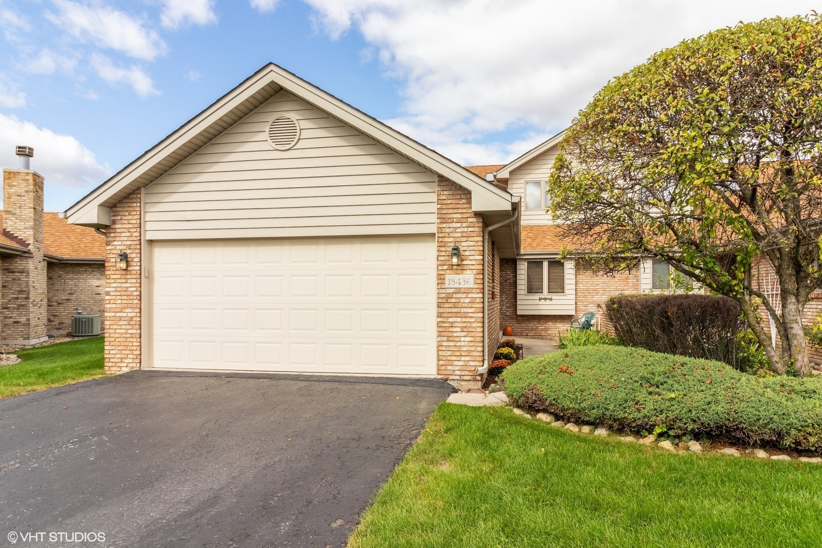 Property Photo:  18436 Lakeview Circle West  IL 60477 