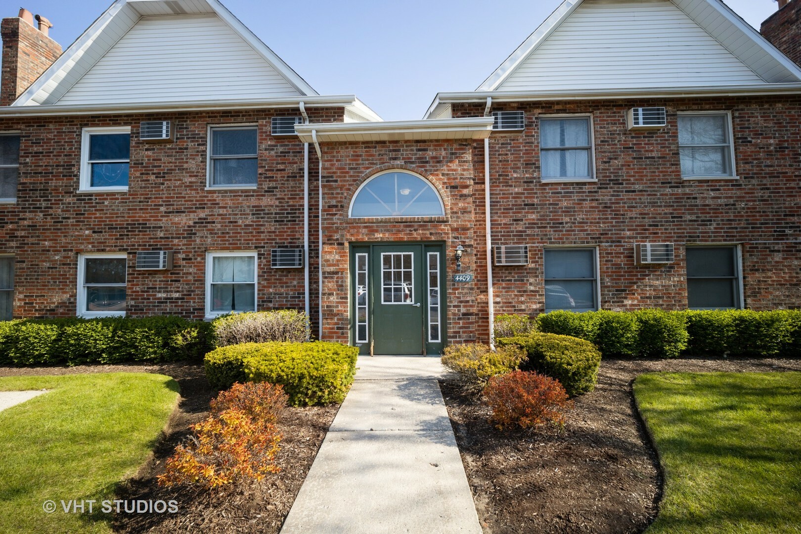 Property Photo: 4409 West Shamrock Lane 1A IL 60050