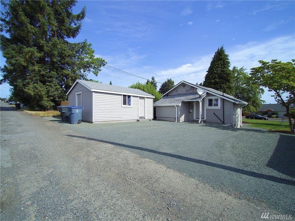 Property Photo:  810 W 7th St  WA 98363 