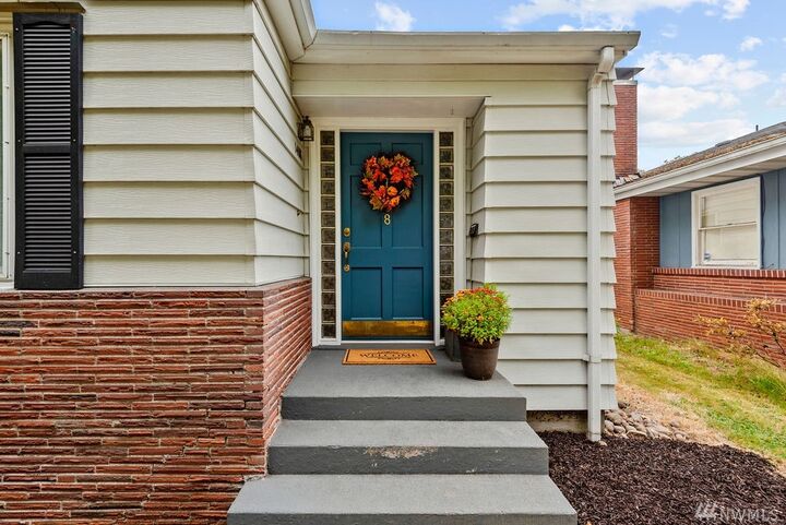 Property Photo: 1408 19th Avenue WA 98632