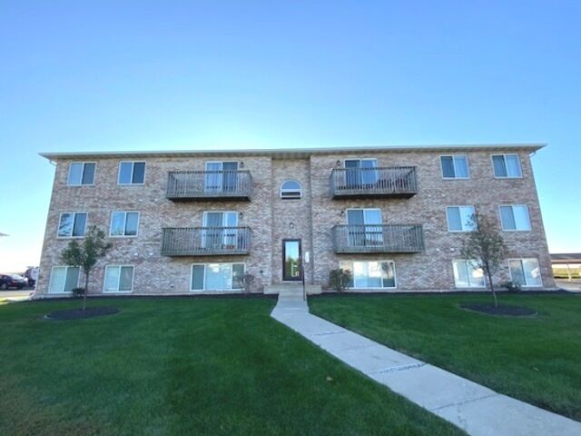 Property Photo: 565 North Strack Street 301 IL 60112