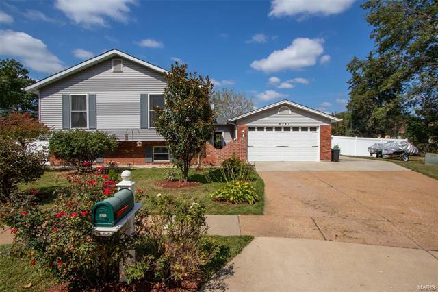 Property Photo: 9721 Canterleigh Ct 63123