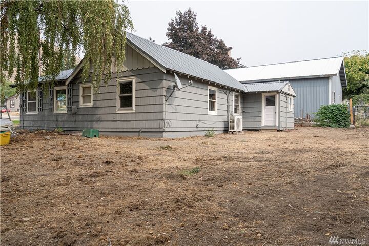 Property Photo:  220 E Gibson  WA 98816 