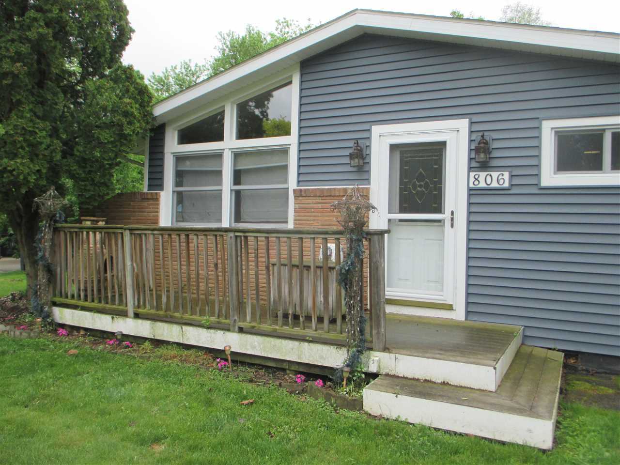 Property Photo:  806 Thomas St  MI 48433 