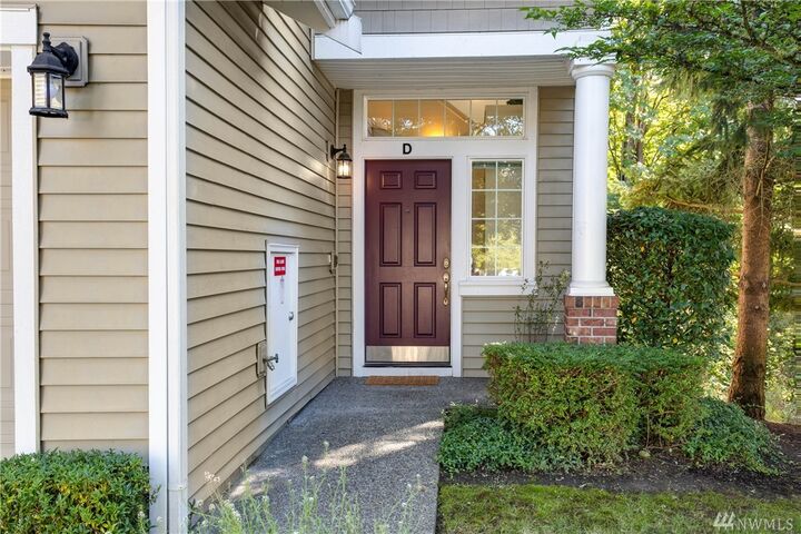 Property Photo:  101 S 50th Place D  WA 98055 