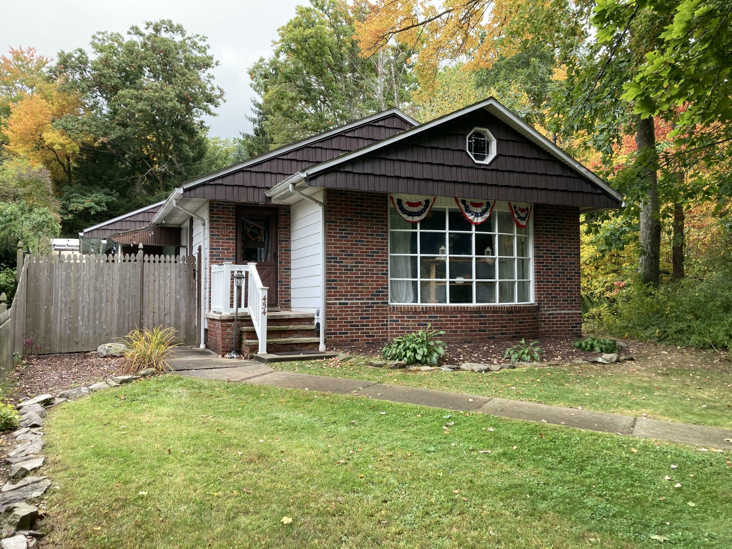 Property Photo:  454 Main  PA 18707 