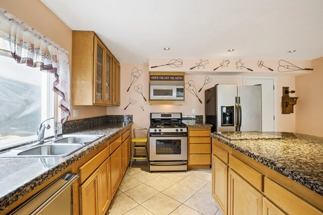 Property Photo:  2151 Parker Court  CA 93065 