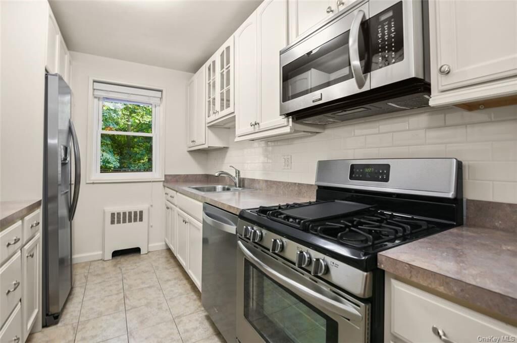 Property Photo:  150 Draper Lane 1cn  NY 10522 