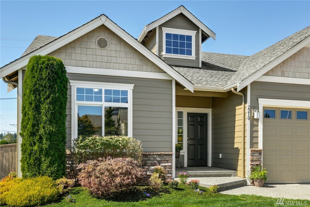 Property Photo: 2210 Lincoln Place WA 98290