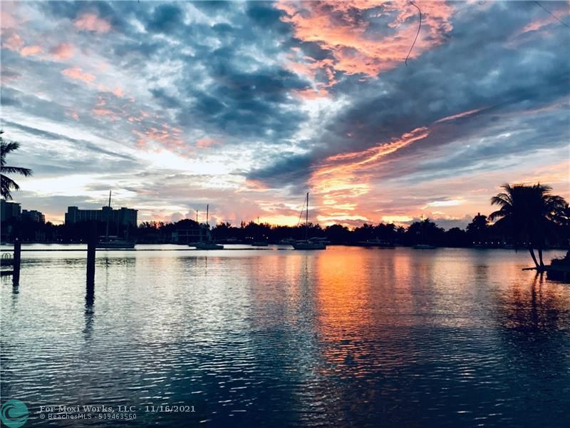 Property Photo:  1342 SW 3rd Ct 1342  FL 33312 