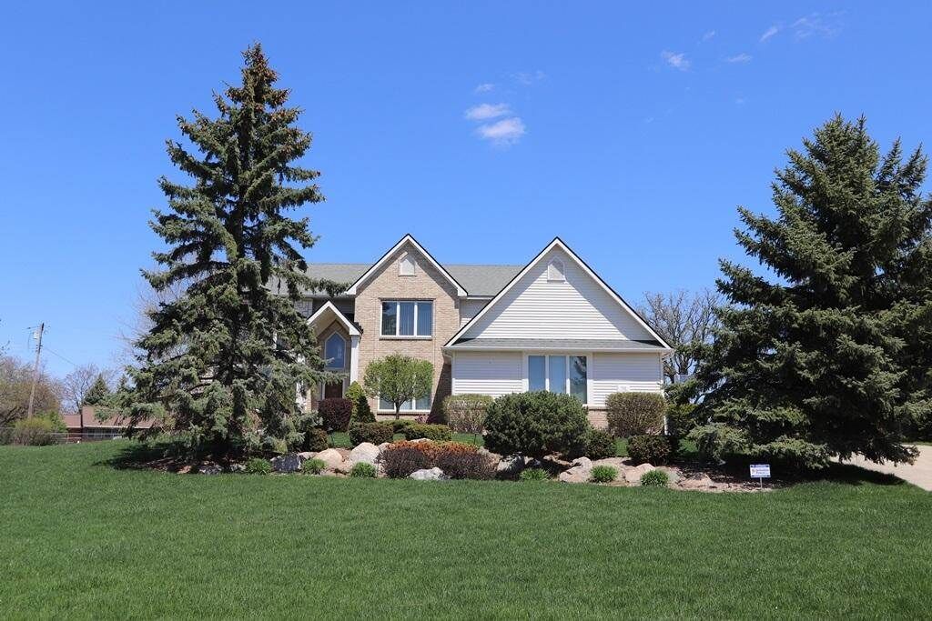 Property Photo:  702 Morningside Drive  MI 48439- 