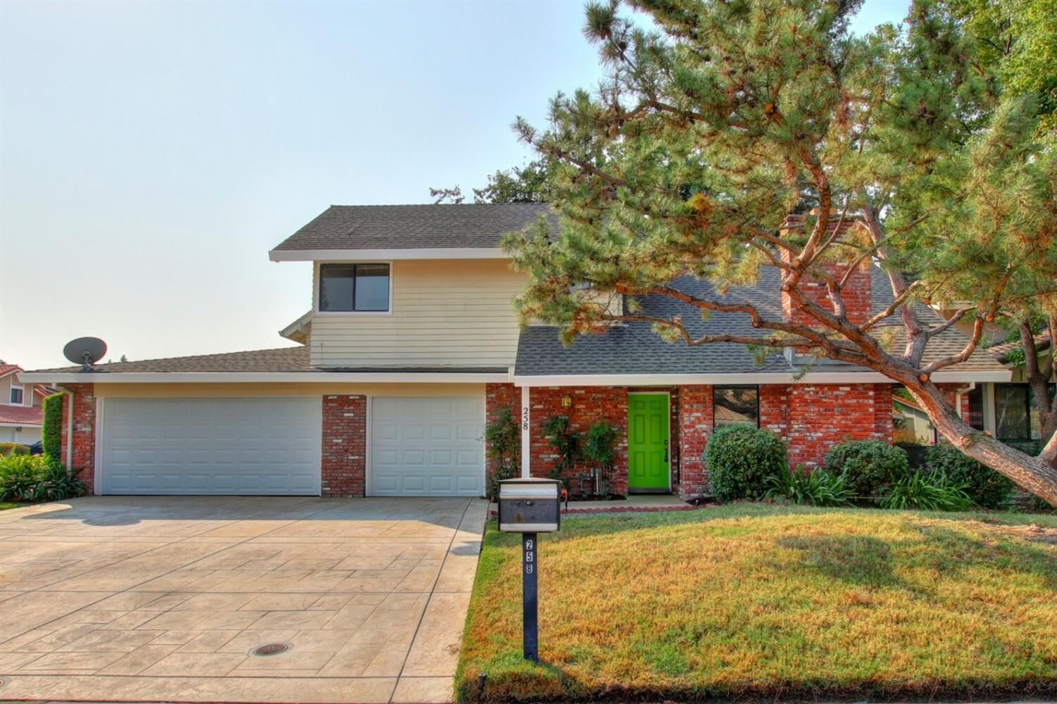 Property Photo:  258 Rivertree Way  CA 95831 