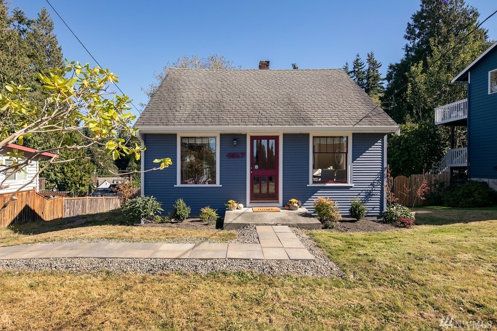 Property Photo:  4517 Seahurst Ave  WA 98203 