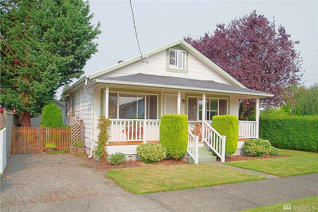 Property Photo:  1215 Davis Ave  WA 98022 