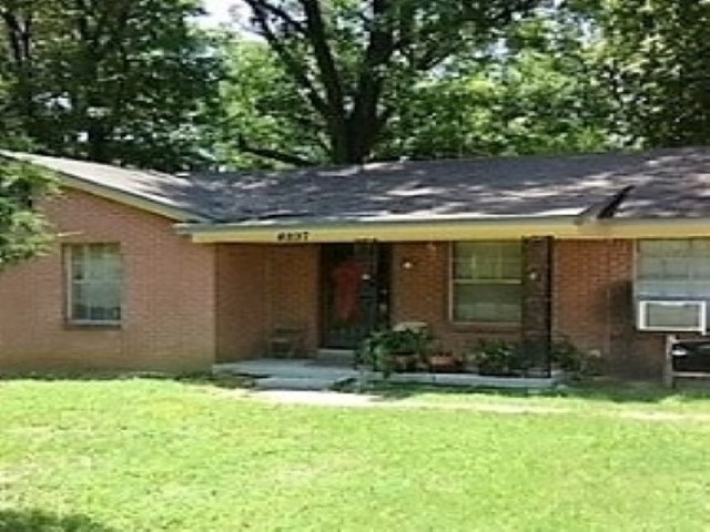 Property Photo: 4897 Southaven Rd TN 38109