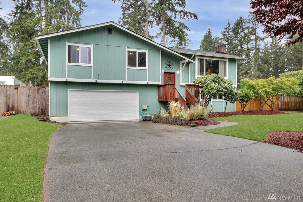 Property Photo:  23708 65th Av Ct E  WA 98338 