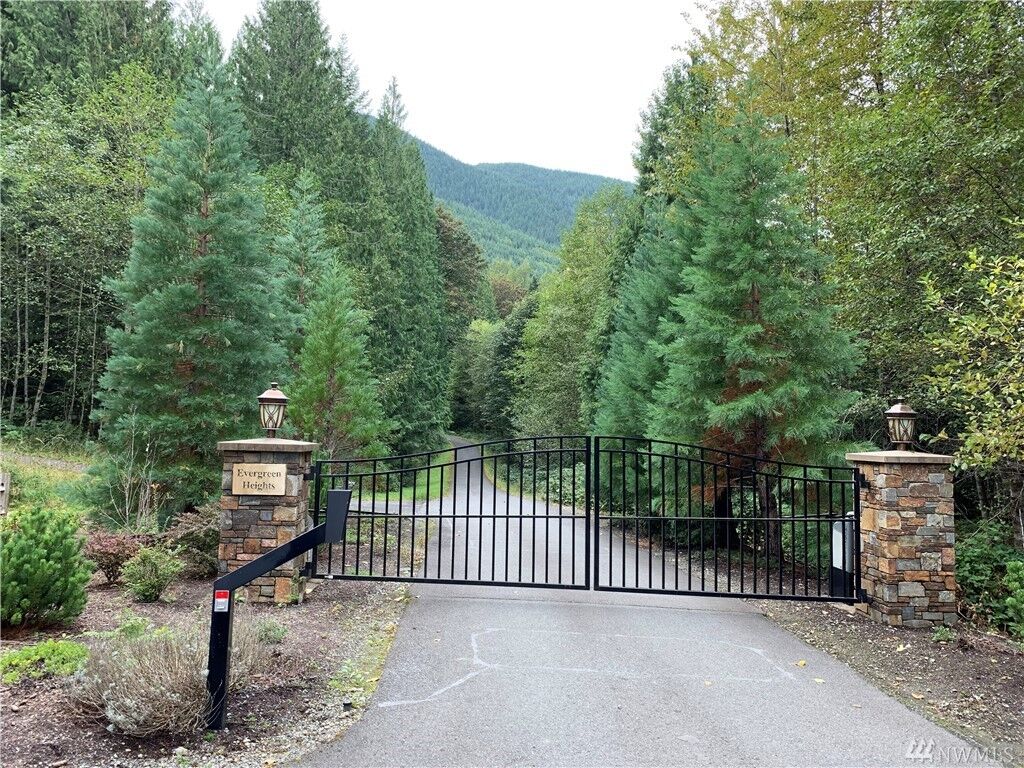 Property Photo:  137 Xx 409th Ave SE  WA 98045 