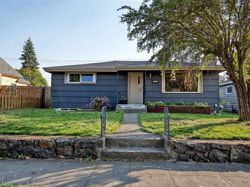 Property Photo:  524 E Queen Ave  WA 99207 