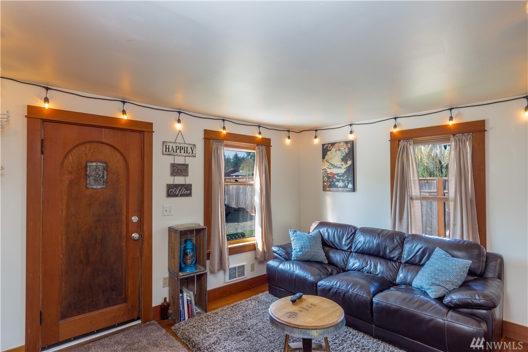 Property Photo: 3050 Hendricks WA 98368