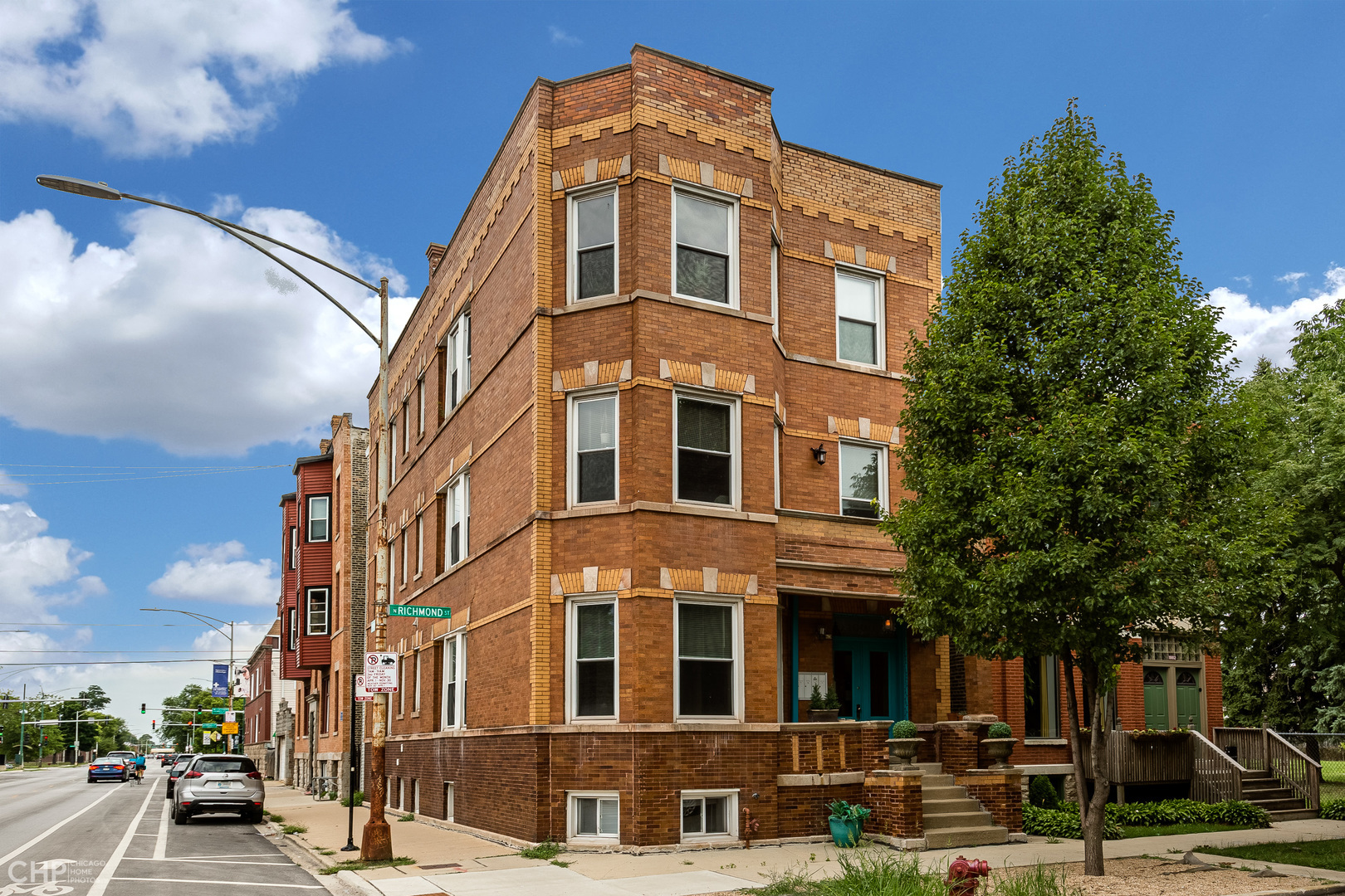 Property Photo: 1000 N Richmond Street 1 IL 60622