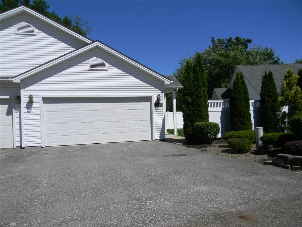 Property Photo:  3418 Orchard Court SE  OH 44484 