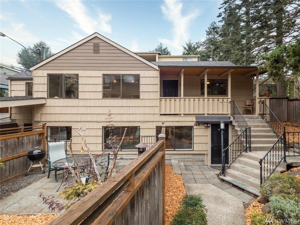 Property Photo:  742 N 94th St  WA 98103 