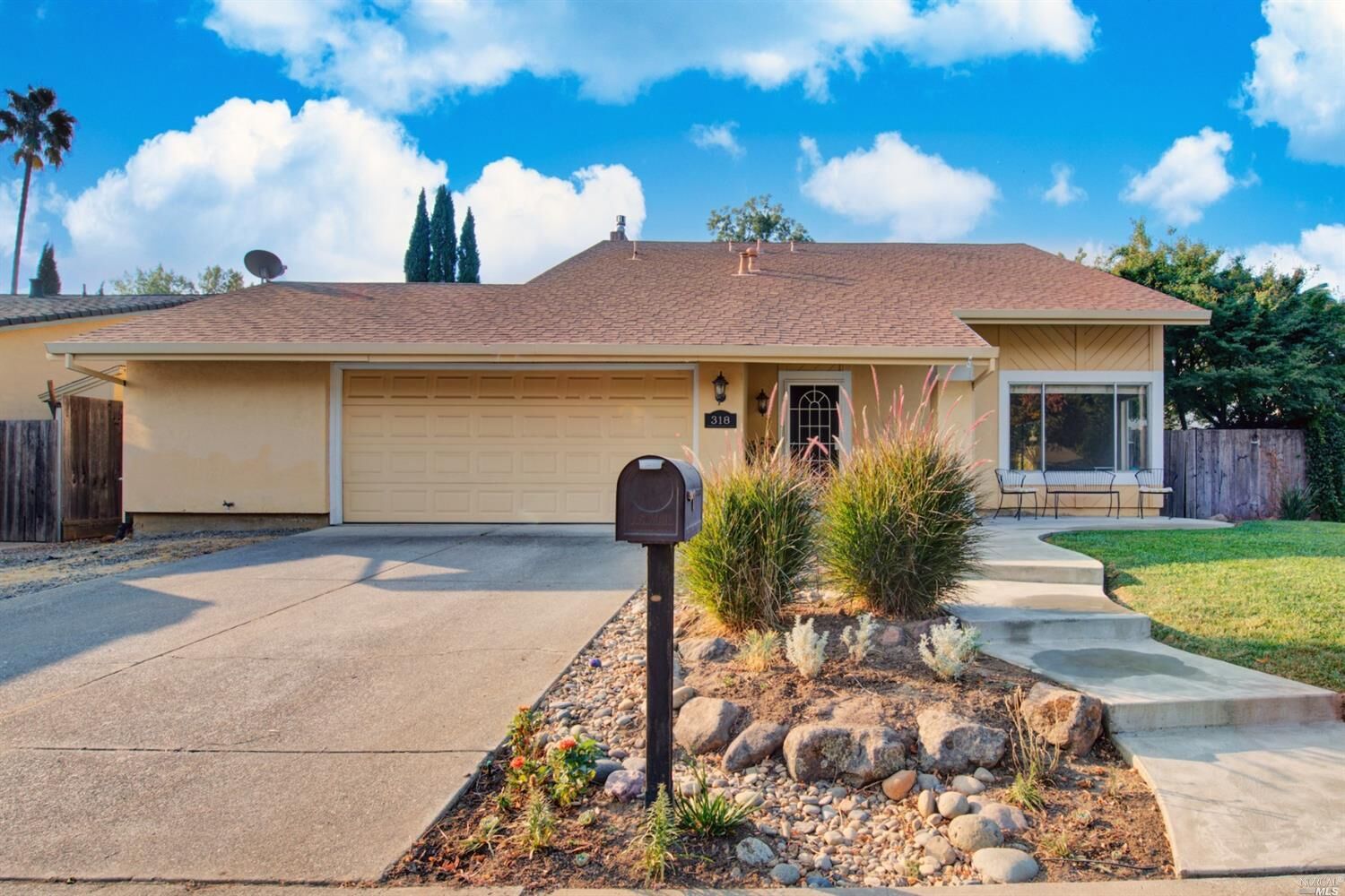 Property Photo:  318 Sycamore Court  CA 95688