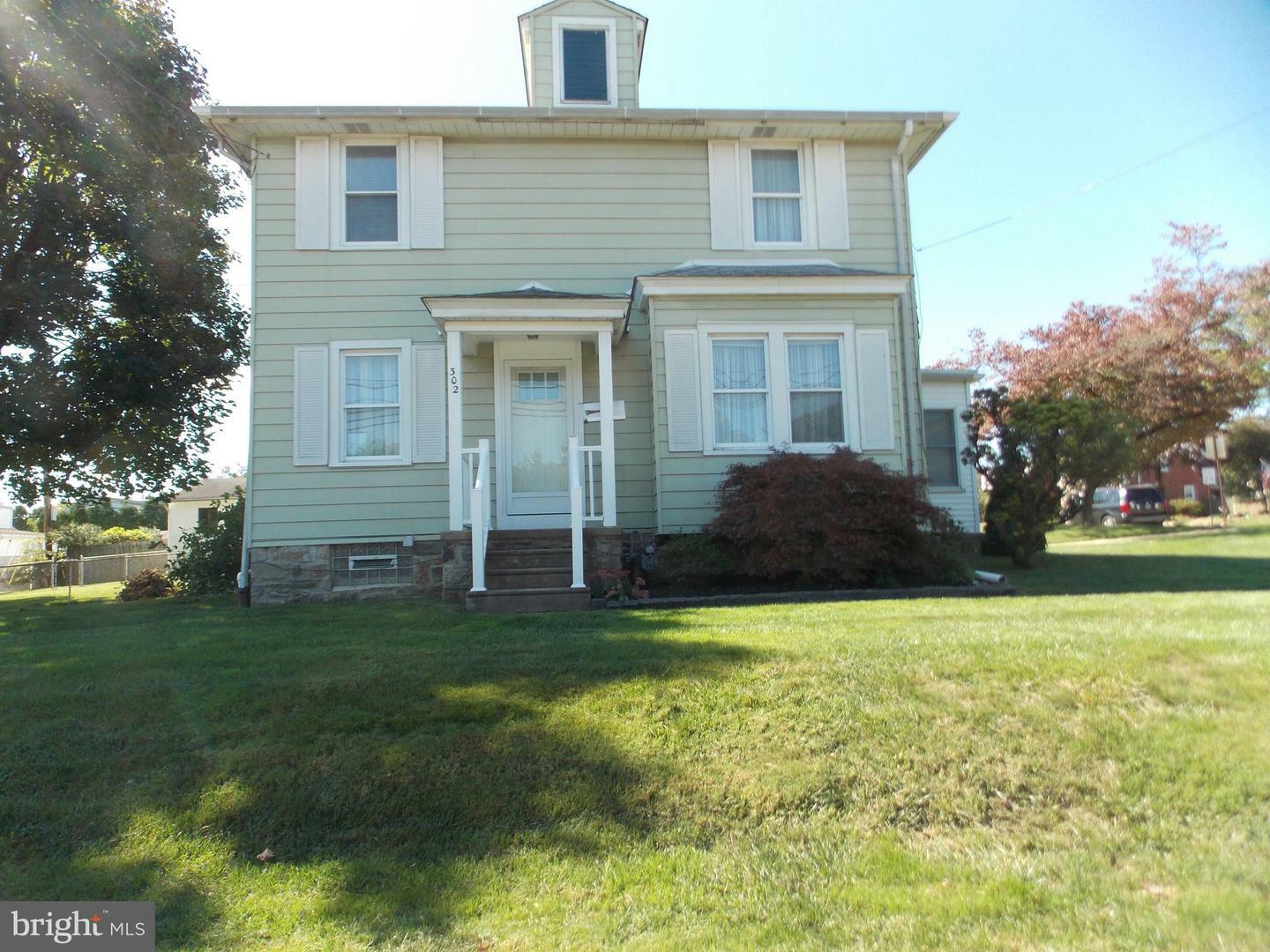 Property Photo: 302 E Woodland Avenue PA 19064
