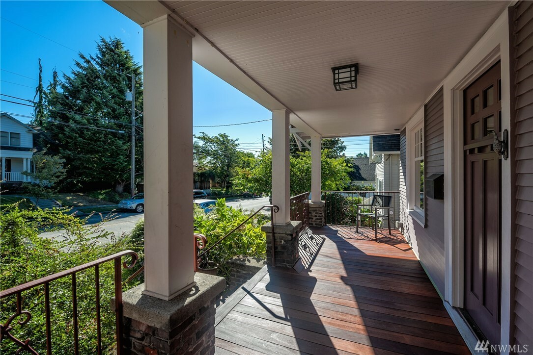 Property Photo: 7513 1st Ave NE WA 98115