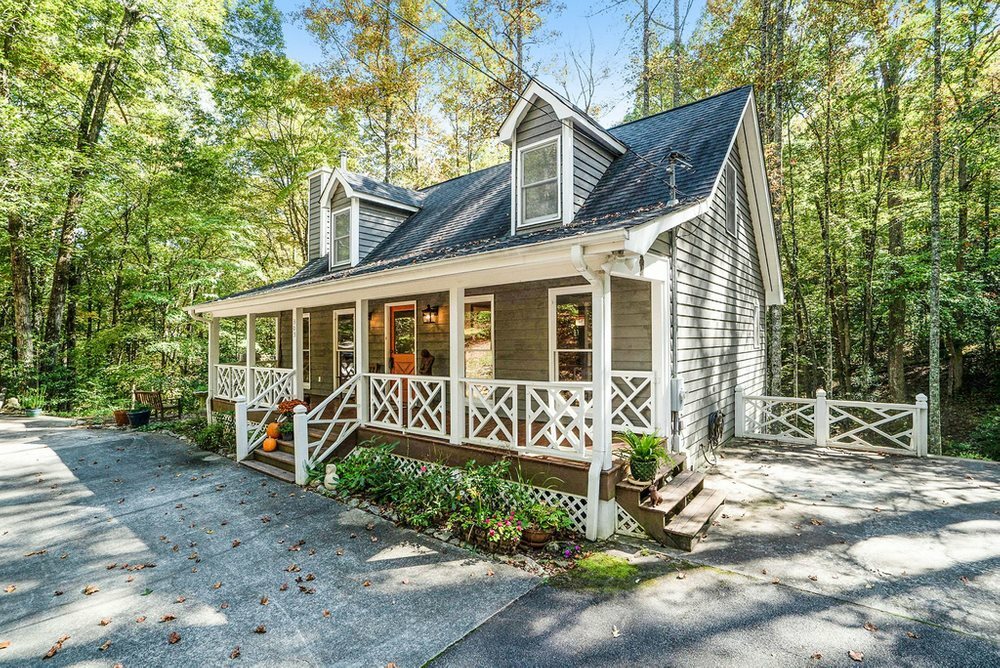 Property Photo:  305 Hawk Hill Ln  GA 30552 